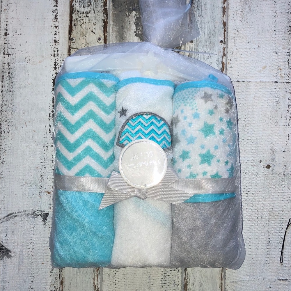 NWOT 3 Pack Hooded Towels 26” x 30”